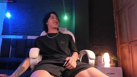 Snapshot of godly_huan chatting on 12-17-24, 05:40 HUAN online show from 12-17-24, 05:40