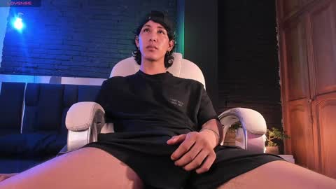 Snapshot of godly_huan chatting on 12-17-24, 07:15 HUAN online show from 12-17-24, 07:15