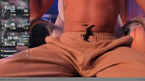 Snapshot of godly_huan chatting on 12-23-24, 06:11 HUAN online show from 12-23-24, 06:11