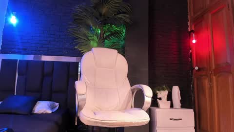 Snapshot of godly_huan chatting on 01-11-25, 05:41 HUAN online show from 01-11-25, 05:41