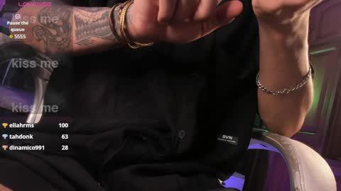 Snapshot of godly_huan chatting on 02-06-25, 03:06 HUAN online show from 02-06-25, 03:06