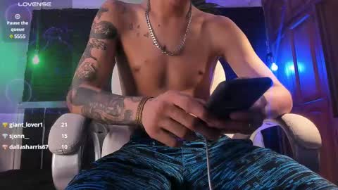 Snapshot of godly_huan chatting on 02-13-25, 02:31 HUAN online show from 02-13-25, 02:31