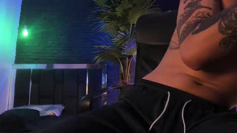 Snapshot of godly_huan chatting on 02-26-25, 03:10 HUAN online show from 02-26-25, 03:10