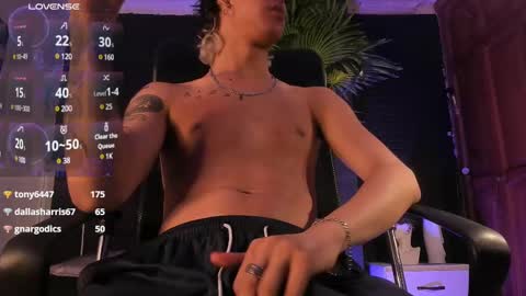 Snapshot of godly_huan chatting on 02-28-25, 07:15 HUAN online show from 02-28-25, 07:15