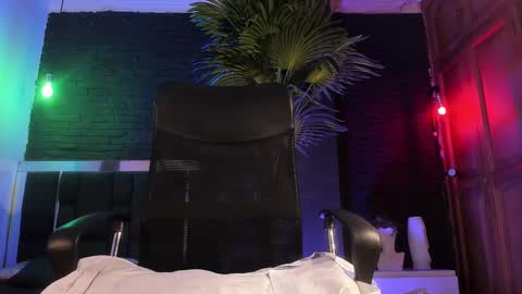 Snapshot of godly_huan chatting on 03-03-25, 11:33 HUAN online show from 03-03-25, 11:33