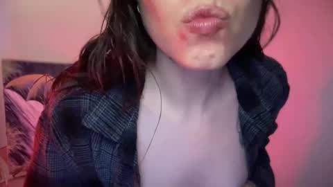 Snapshot of goldengirlcartierxo chatting on 01-14-25, 06:24 Goldengirlcartier online show from 01-14-25, 06:24