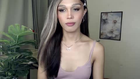 Lily is Gold online show from 11-30-25, 04:33