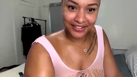 Snapshot of goldenpuss95 chatting on 11-09-25, 10:30 GoldenPuss online show from 11-09-25, 10:30