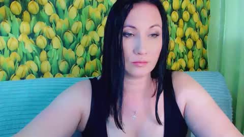 Snapshot of goldmoonn chatting on 06-07-26, 12:20 goldmoonn online show from 06-07-26, 12:20