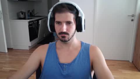 Snapshot of goldnic_10 chatting on 09-15-25, 12:38 goldnic_10 online show from 09-15-25, 12:38