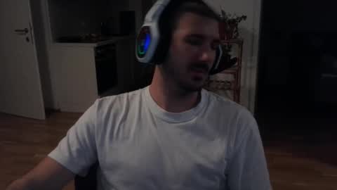 Snapshot of goldnic_10 chatting on 11-23-25, 11:21 goldnic_10 online show from 11-23-25, 11:21