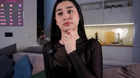 Snapshot of goldygrillz chatting on 01-14-26, 03:34 angel online show from 01-14-26, 03:34