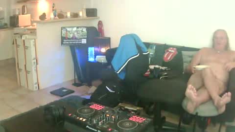 Snapshot of goldyguy011 chatting on 06-25-26, 06:18 goldyguy011 online show from 06-25-26, 06:18