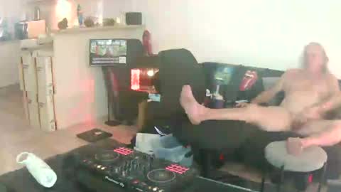 Snapshot of goldyguy011 chatting on 06-26-26, 02:38 goldyguy011 online show from 06-26-26, 02:38