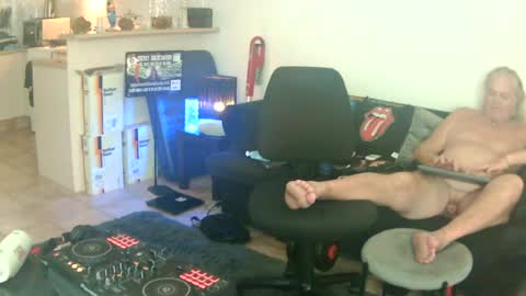 Snapshot of goldyguy011 chatting on 07-06-26, 11:18 goldyguy011 online show from 07-06-26, 11:18