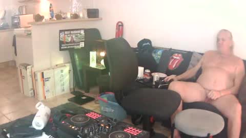 Snapshot of goldyguy011 chatting on 07-15-26, 04:18 goldyguy011 online show from 07-15-26, 04:18