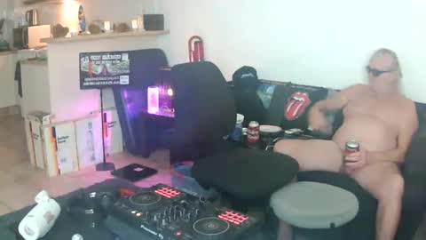Snapshot of goldyguy011 chatting on 07-15-26, 05:18 goldyguy011 online show from 07-15-26, 05:18