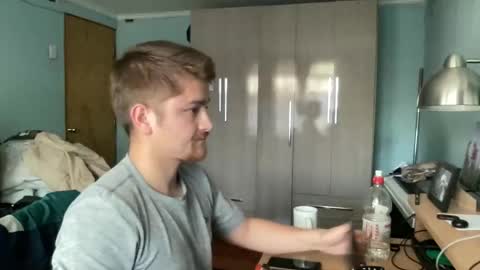 Snapshot of goodfumes chatting on 10-08-25, 08:17 goodfumes online show from 10-08-25, 08:17