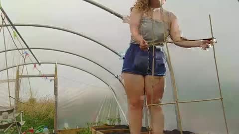Snapshot of goodgirl_layla chatting on 07-25-26, 02:03 Layla online show from 07-25-26, 02:03