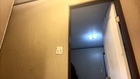 Snapshot of goodp8140 chatting on 06-07-26, 11:36 BottomgameRaw online show from 06-07-26, 11:36