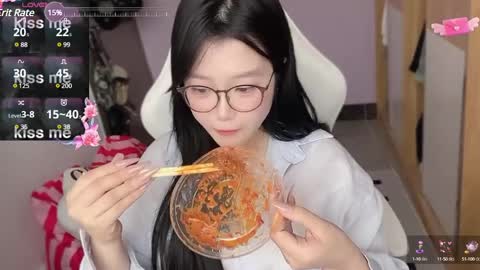 gorgeous girl33 online show from 02-25-25, 03:52