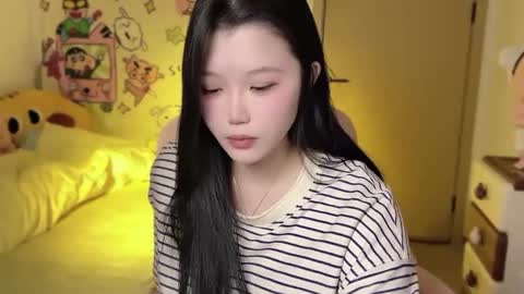 gorgeous girl33 online show from 10-05-25, 08:18