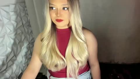 Snapshot of gorgeousamandarose chatting on 06-22-26, 03:25 Amanda rose online show from 06-22-26, 03:25
