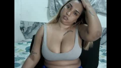 gorgeouslips10 online show from 04-12-26, 04:56