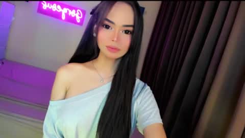 Snapshot of gorgeoustransgirl chatting on 07-22-26, 08:22 Emmy online show from 07-22-26, 08:22