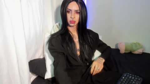 Snapshot of goth_ru chatting on 12-29-24, 10:36 Russ online show from 12-29-24, 10:36