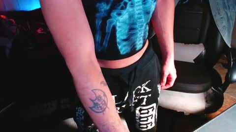 Kris online show from 11-28-25, 11:02