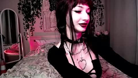 Snapshot of gothdesss chatting on 12-24-24, 01:59 online show from 12-24-24, 01:59