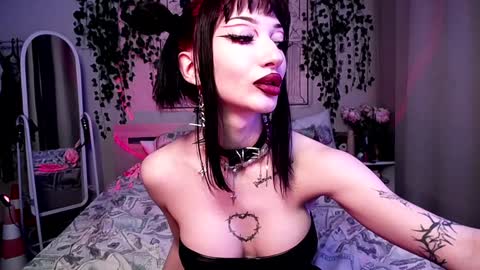 Snapshot of gothdesss chatting on 12-24-24, 11:11 online show from 12-24-24, 11:11