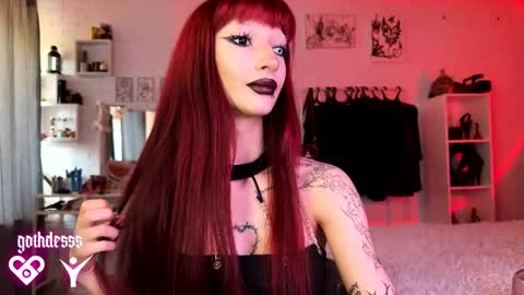 Snapshot of gothdesss chatting on 10-18-25, 05:54 online show from 10-18-25, 05:54
