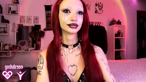 Snapshot of gothdesss chatting on 10-27-25, 02:26 online show from 10-27-25, 02:26
