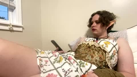 Snapshot of gothydoll chatting on 07-15-26, 12:16 Doll online show from 07-15-26, 12:16
