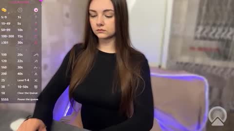 Snapshot of gracebrownnn chatting on 05-19-26, 11:11 Grace Brown online show from 05-19-26, 11:11