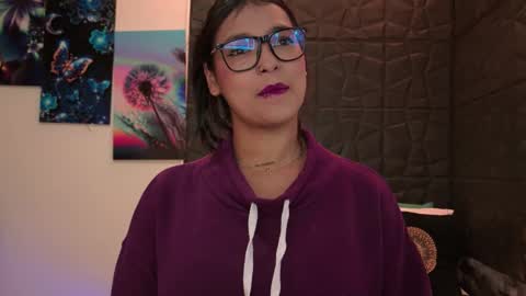 Snapshot of graceymilf999 chatting on 10-25-25, 11:40 Gracey Milf online show from 10-25-25, 11:40