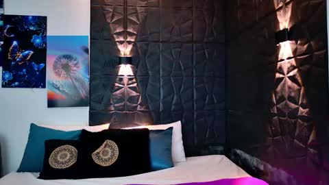 Snapshot of graceymilf999 chatting on 12-03-25, 11:30 Gracey Milf online show from 12-03-25, 11:30