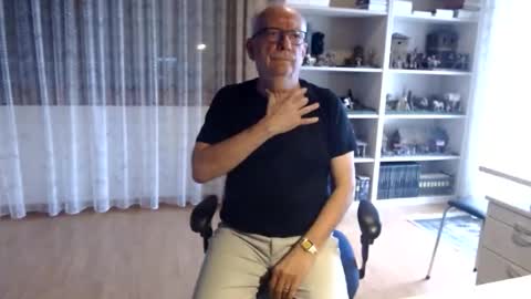 Snapshot of grandpach chatting on 01-16-26, 12:53 grandpach online show from 01-16-26, 12:53