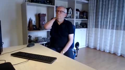 Snapshot of grandpach chatting on 02-16-26, 12:56 grandpach online show from 02-16-26, 12:56