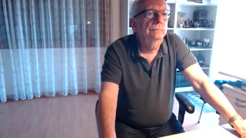 Snapshot of grandpach chatting on 03-18-26, 11:24 grandpach online show from 03-18-26, 11:24