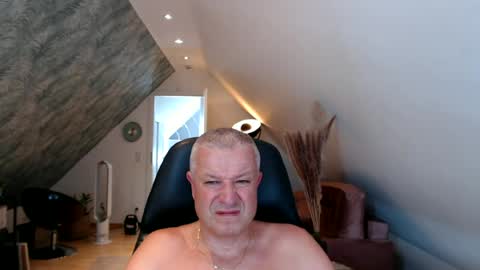 grau197077 online show from 06-30-26, 10:05
