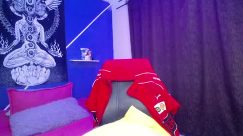 greeicy_love2 online show from 02-05-25, 03:13