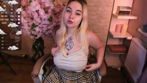 Snapshot of green_eyes_twinkl chatting on 05-28-26, 01:30 Lina 3 online show from 05-28-26, 01:30