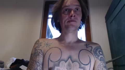 Snapshot of greenmoon88888 chatting on 11-02-25, 03:03 Greenmoon online show from 11-02-25, 03:03