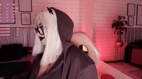 Snapshot of greennbella chatting on 09-23-25, 07:17 online show from 09-23-25, 07:17