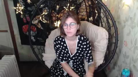 Lina online show from 10-17-25, 06:27