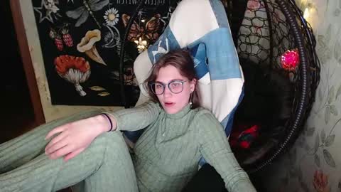 Snapshot of greenwitch9 chatting on 04-29-26, 05:30 Lina online show from 04-29-26, 05:30