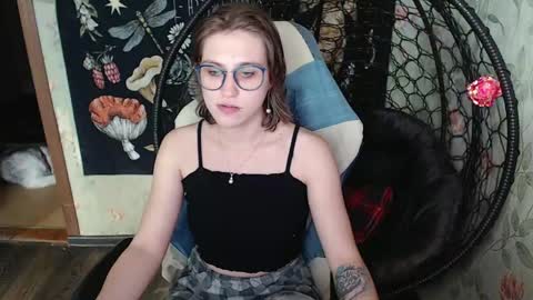 Snapshot of greenwitch9 chatting on 06-07-26, 11:58 Lina online show from 06-07-26, 11:58